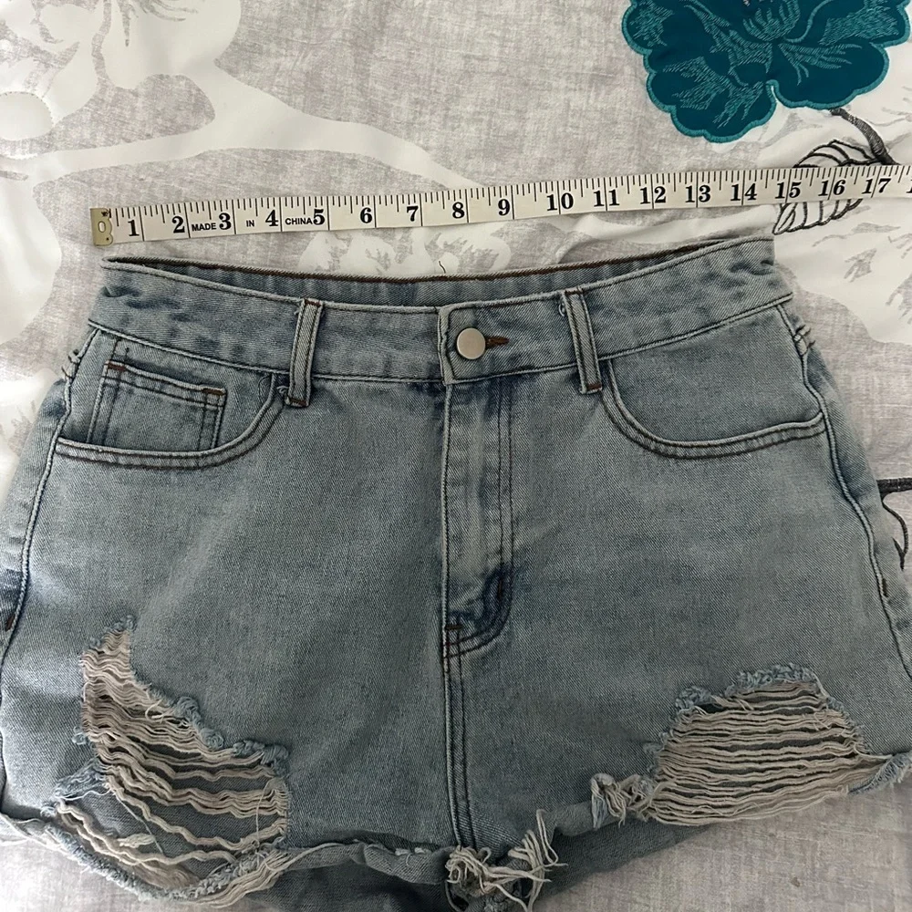 Jean Shorts Women’s M High Rise Distressed Denim Shorts